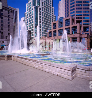 La "Fontaine du Centenaire' à la Vancouver Art Gallery au centre-ville, dans la ville de Vancouver British Columbia Canada Banque D'Images