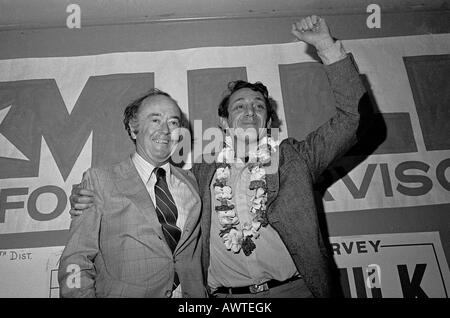 Le sénateur de l'État de Californie Milton Marques et Harvey Milk, droite. Banque D'Images