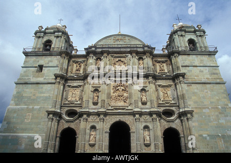 Façade de style baroque de la cathédrale d'Oaxaca dans la ville d'Oaxaca au Mexique Banque D'Images