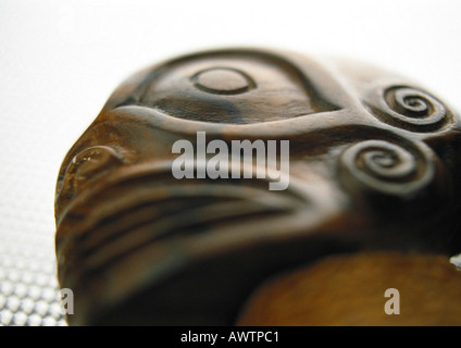 Sculpture traditionnel polynésien de face, close-up Banque D'Images