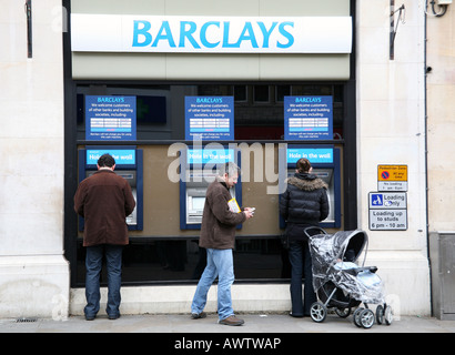 La banque Barclays "trou dans le mur" en centre-ville d'Oxford Banque D'Images