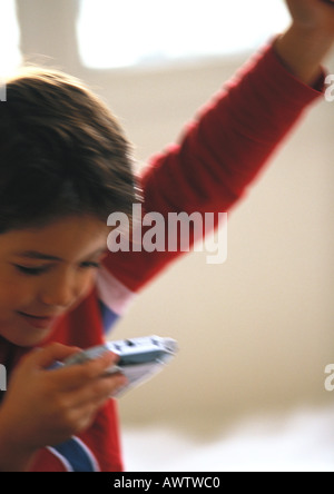 Young boy playing video game, Close up, blurred Banque D'Images