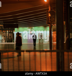 Couloir en gare de nuit Banque D'Images