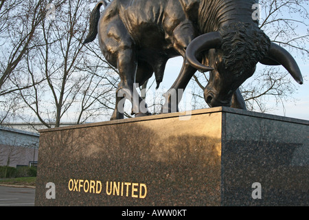 Sculpture Ox United Football club Oxford Kassam Stadium Banque D'Images