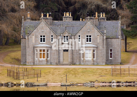 Glas-allt Shiel house ou lodge sur les rives du Loch Muick, partie de Balmoral estate Banque D'Images