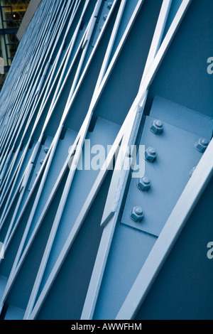 Détail d'entrée de la bibliothèque publique de Seattle en acier de construction des modèles de couleur bleu clair Banque D'Images