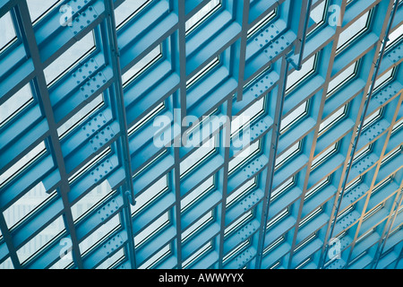 Détail d'entrée de la bibliothèque publique de Seattle en acier de construction des modèles de couleur bleu clair Banque D'Images