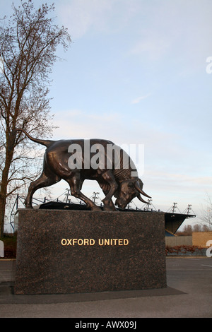 Oxford United Football Club Ox Statue Kassam Stadium Banque D'Images