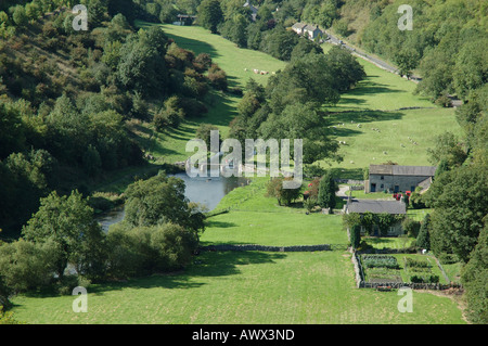 Monsal Dale et la rivière Wye dans le parc national de Peak District, Derbyshire Banque D'Images