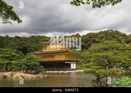 Temple Kinkakuji également connu sous le nom de Pavillon d'or Kyoto au Japon Banque D'Images