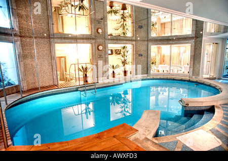 PARIS FRANCE, 'Les Thermes' Club de gym dans l'Hôtel Royal Monceau 'Luxe' Piscine Banque D'Images