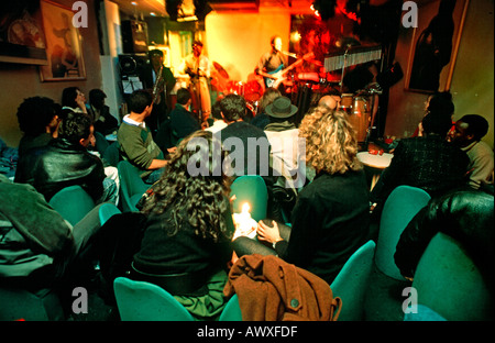 PARIS, France, public dans 'Sunset Jazz Club', Jazz Cave 'le Baiser Salé', foule de derrière, discothèque, musique jazz Banque D'Images