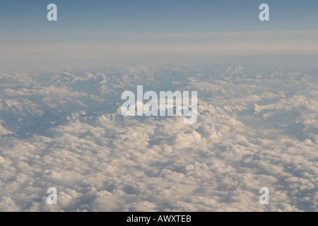 Nuages vus d'un avion en vol. Banque D'Images