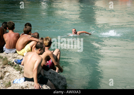 Concours annuel international de saut du Pont de Mostar, Bosnie. Banque D'Images