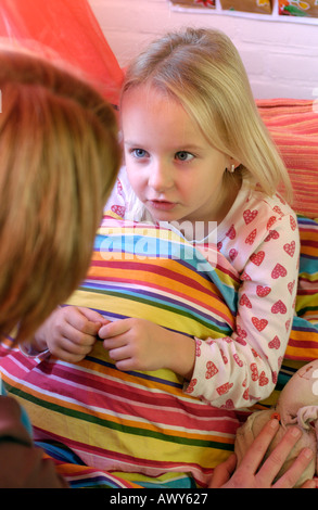 Mère et fille de la communication Banque D'Images