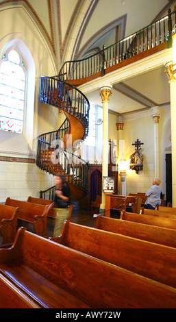 Escalier en spirale faite sans clous ni vis église plus ancienne église de San Miguel en structure United States 1610 à Santa Fe nouveau moi Banque D'Images