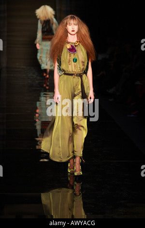 La semaine de la mode grecque en automne hiver 2008 2009 Zappio designer DEUX HOMMES Athènes Grèce 14 3 2008 Banque D'Images