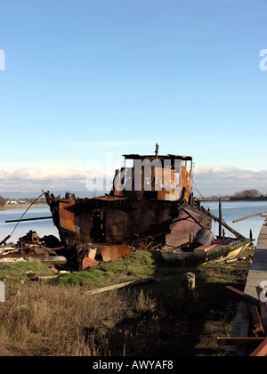 Grillee chalutier déclassé sur les rives de la rivière Wyre à Skippool Lancashire Banque D'Images