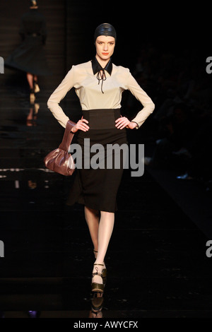La semaine de la mode grecque en automne hiver 2008 Zappio hall 2009 designer Parthenis Athens Grèce 143 2008 Banque D'Images