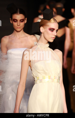 La semaine de la mode grecque en automne hiver 2008 Zappio hall 2009 designer Valente Athènes Grèce 15 3 2008 Banque D'Images