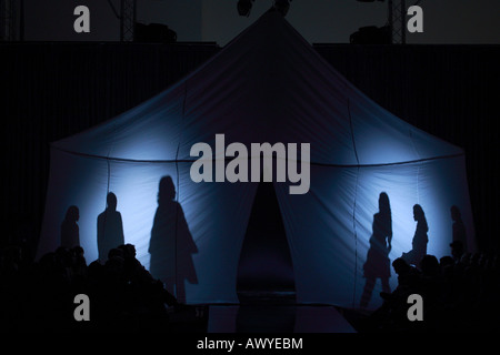 La semaine de la mode grecque en automne hiver 2008 2009 Zappio Designer MI RO Athènes Grèce 14 3 2008 Banque D'Images