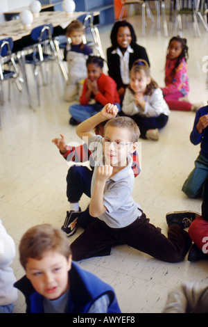 Classe de première année de l'enseignant au cours de conférence s Banque D'Images