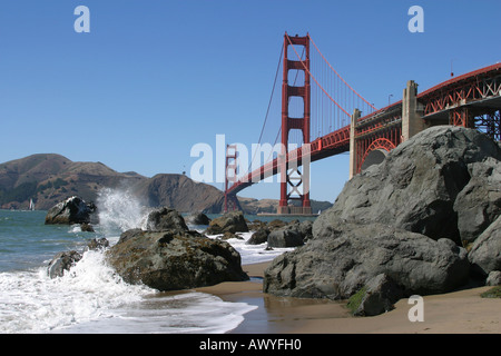 Golden Gate Bridge à partir de boulangers Beach, San Francisco, California, USA Banque D'Images