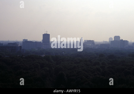 Vue de Berlin ouest à partir de la colonne de la victoire dans le Tiergarten Siegessaeule Banque D'Images