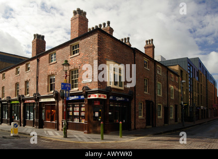 Coin d'Inge St et Hurst St Birmingham où restauré des boutiques retour à l'arrière du logement Banque D'Images