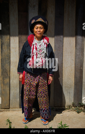 Iu mien aussi appelé Yao hill tribe femme dans le nord de la Thaïlande Banque D'Images