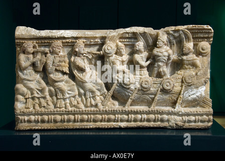 Côté d'un sarcophage étrusque montrant l'histoire d'Ulysse et les sirènes de l'histoire de l'Odyssée homérique Banque D'Images