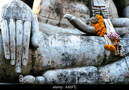 Bhumispara-mudra, geste de Gautama Bouddha au moment de son illumination, Sukhothai, Thaïlande Banque D'Images