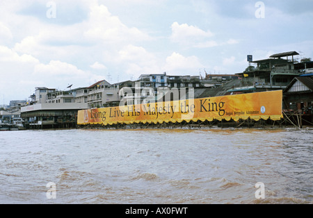Bannière pour l'anniversaire de Sa Majesté le Roi Bhumibol Adulyadej le 5 decembre, Bangkok, Thaïlande Banque D'Images