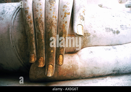 Les Bhumispara mudra : Bouddha Gautama au moment de l'illumination, Sukhothai, Thaïlande, Asie Banque D'Images