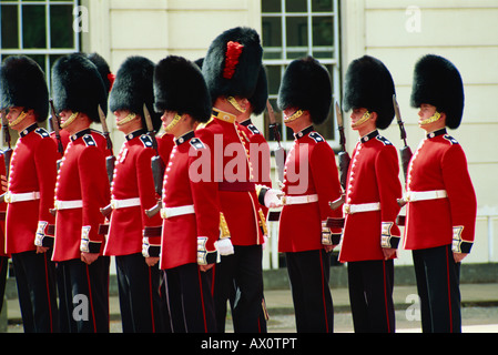 L'Angleterre, Londres, des gardes au palais de Saint-James Banque D'Images