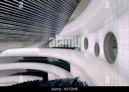 Le palais des congrès Manuel Rojas construit par les architectes espagnols José Selgas et Lucía Cano. Le cube intérieur de l'édifice est fait de Banque D'Images