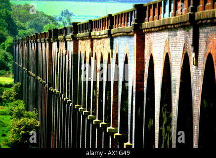 Harringworth viaduc qui franchit la vallée entre Welland et Rutland Northamptonshire Banque D'Images