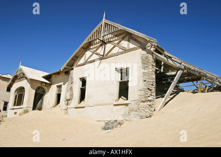 La chambre du maître (professeur) est dans le sable en contrebas, dans l'ancien (diamondtown villefantôme) dans le Namib de Kolmanskop Banque D'Images