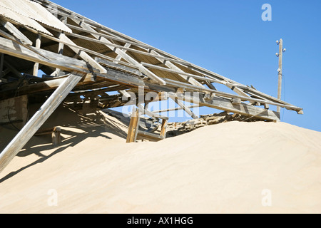 La chambre du maître (professeur) est dans le sable en contrebas, dans l'ancien (diamondtown villefantôme) dans le Namib de Kolmanskop Banque D'Images