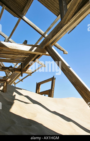 La chambre du maître (professeur) est dans le sable en contrebas, dans l'ancien (diamondtown villefantôme) dans le Namib de Kolmanskop Banque D'Images