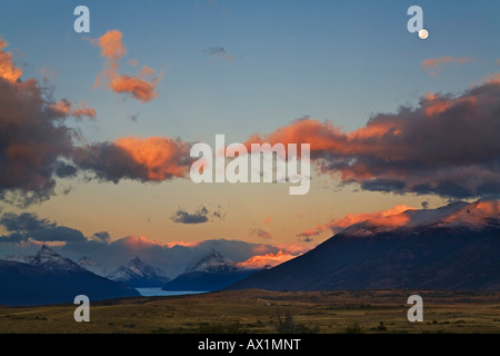 Lever du soleil avec vue sur le glacier Perito Moreno, Parc National Los Glaciares, Argentine, Patagonie, l'Amérique du Sud Banque D'Images