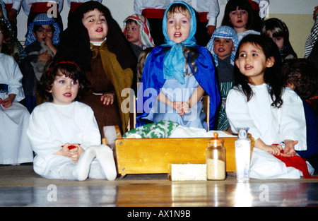 La Pépinière de St Joseph sur la Nativité de la maternelle Les enfants âgés de 3 à 5 Banque D'Images