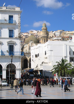 Place des Martyrs, la mosquée Ketchaoua en arrière et sur la vieille casbah , Alger, Algérie Banque D'Images