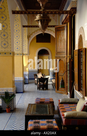 Vue de la cour d'tastful organisé Hôtel Riad Palais Didi Meknes Maroc Banque D'Images