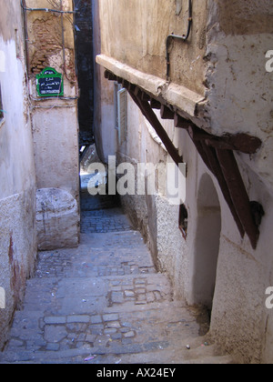 Vue sur la rue de casbah (site du patrimoine mondial de l'UNESCO), vieux centre historique ville, Alger, Algérie Banque D'Images