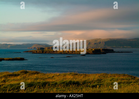 Vue sur la côte et l'île de Mull vu de Lunga, Île Treshnish Isles, Écosse, Royaume-Uni, Europe Banque D'Images