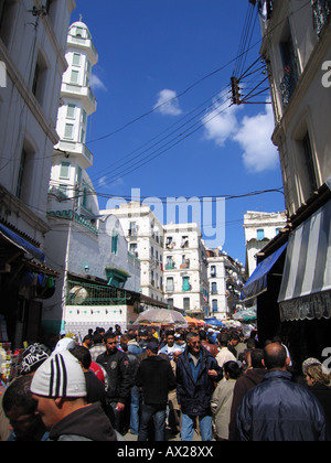 Dans Arbadij marché street, lower casbah, Alger, Algérie Banque D'Images