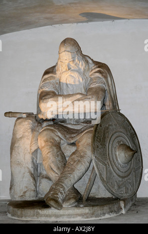 statue-d-ogier-le-danois-au-ch-teau-de-kronborg-le-danemark-holger