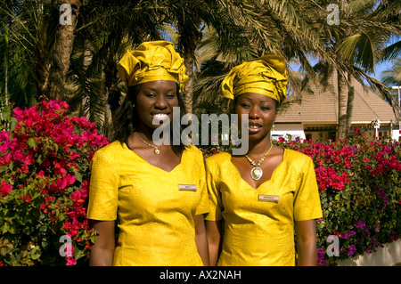 Voyages, Sénégal, Dakar, deux jeunes femmes en costume national, Banque D'Images