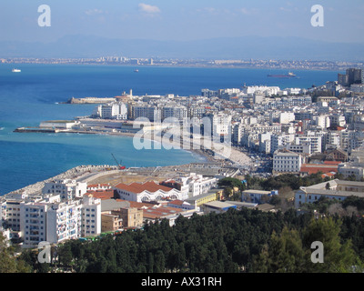 Sommaire des bay, à l'ouest de la ville d'Alger (Zighara), vue de la basilique de Notre Dame d Afrique, Algérie, Afrique du Nord Banque D'Images